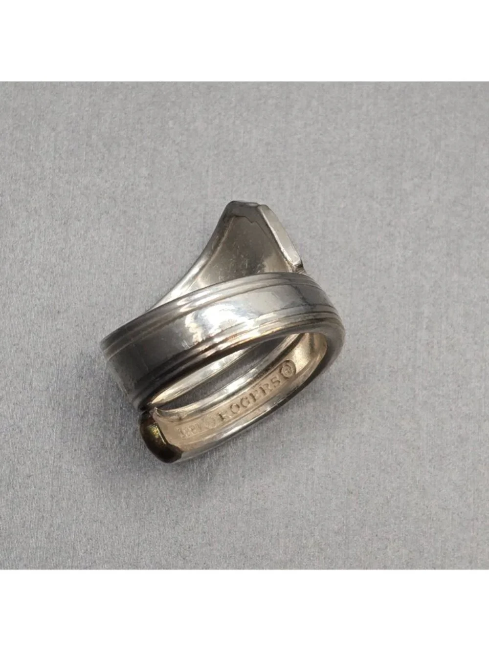 Vintage 1881 Rogers Silver Spoon Ring Wheat Bypass Band Size 8 Upcycled Jewelry - Picture 5 of 10